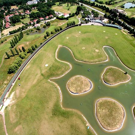 Golf Hotel De Mont Griffon Luzarches Exterior photo