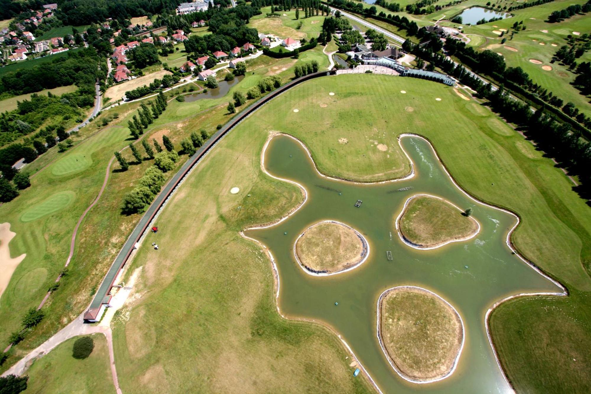 Golf Hotel De Mont Griffon Luzarches Exterior photo